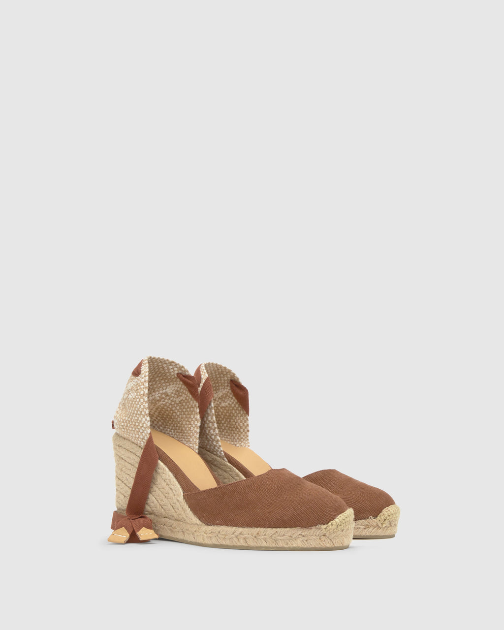 Carina 8 in Pecan