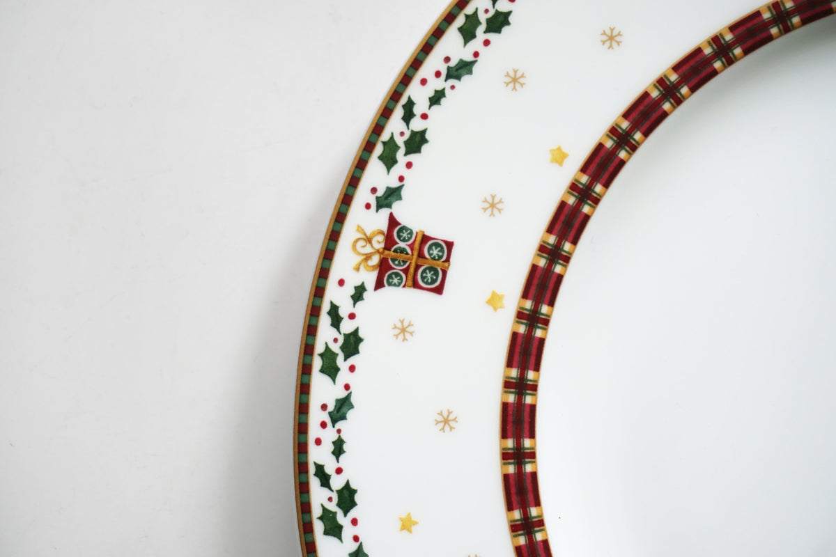Prouna Nutcracker Dinner Plate Detail Photo