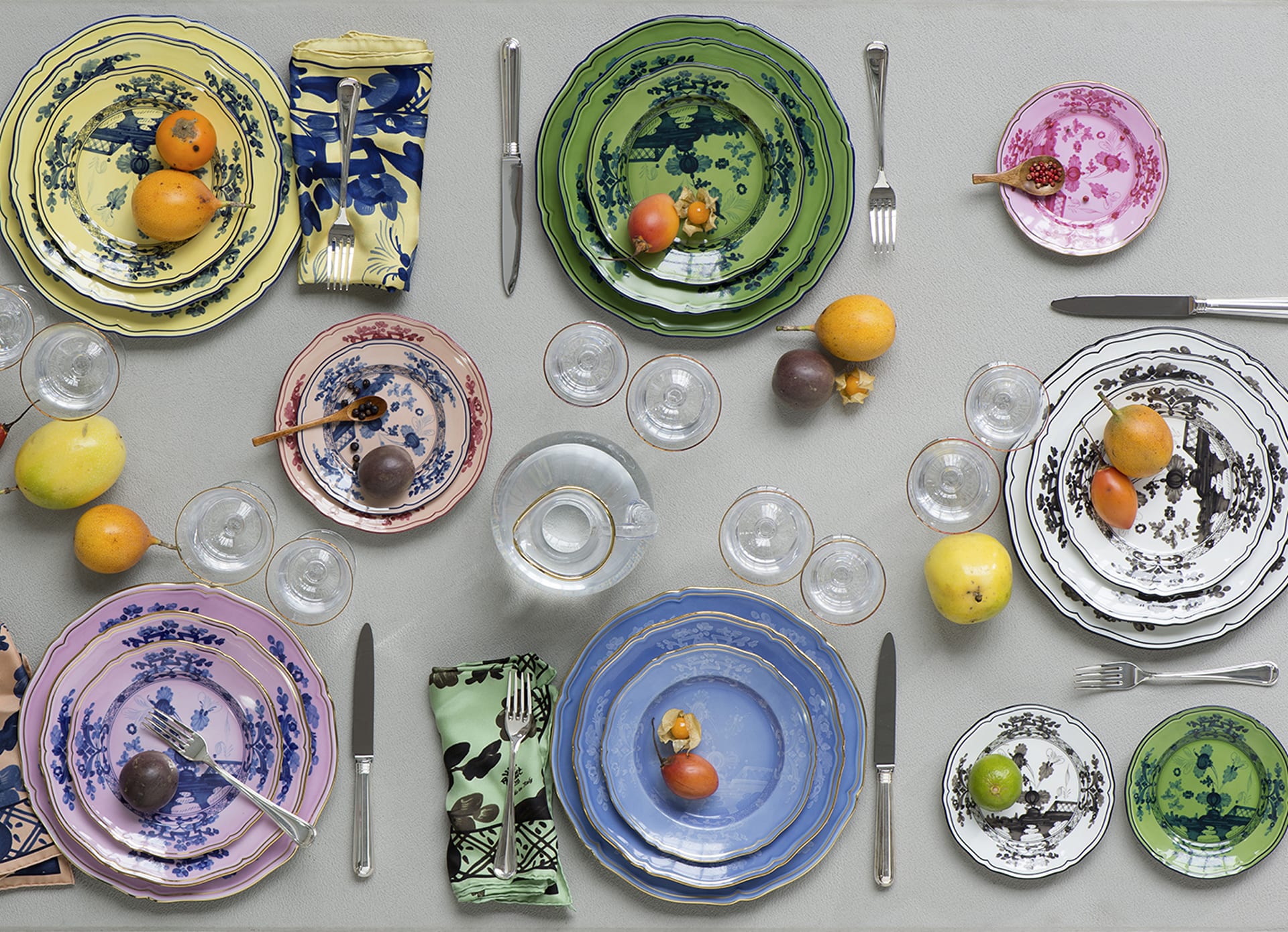 Oriente Italiano Charger Plate in Pervinca