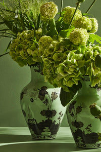 Oriente Italiano Ming Vase in Pervinca