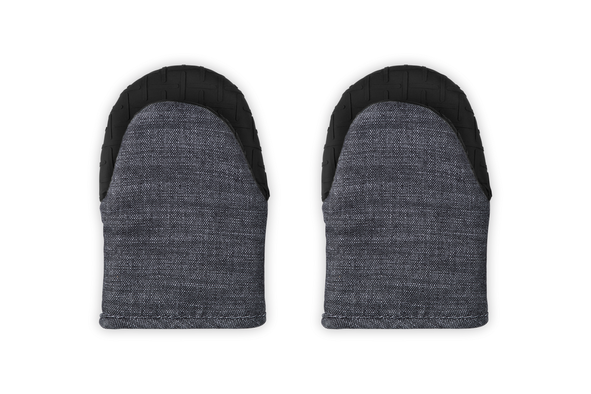 Mini Oven Mitts 8" in Noir, Set of 2