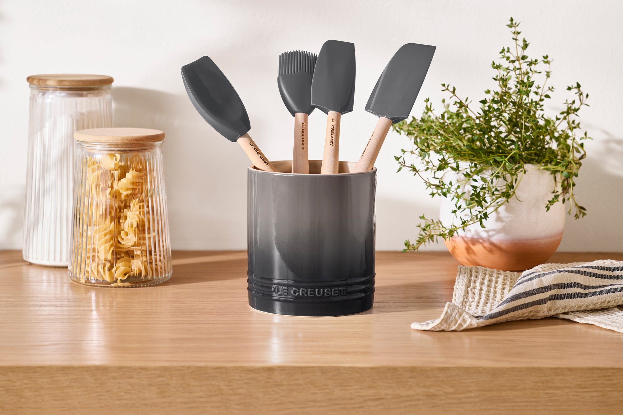 Signature Silicone Small Spatula in Oyster