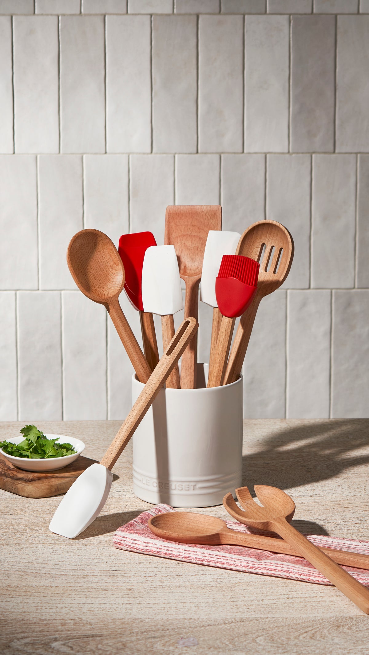 Signature Silicone Medium Spatula in Cerise