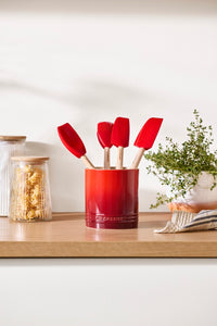 Signature Silicone Medium Spatula in Cerise