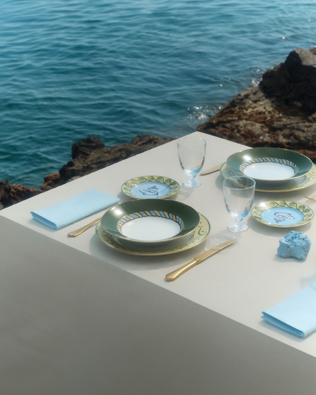 Ill Viaggio Di Nettuno Bread Plate in Light Blue & Yellow
