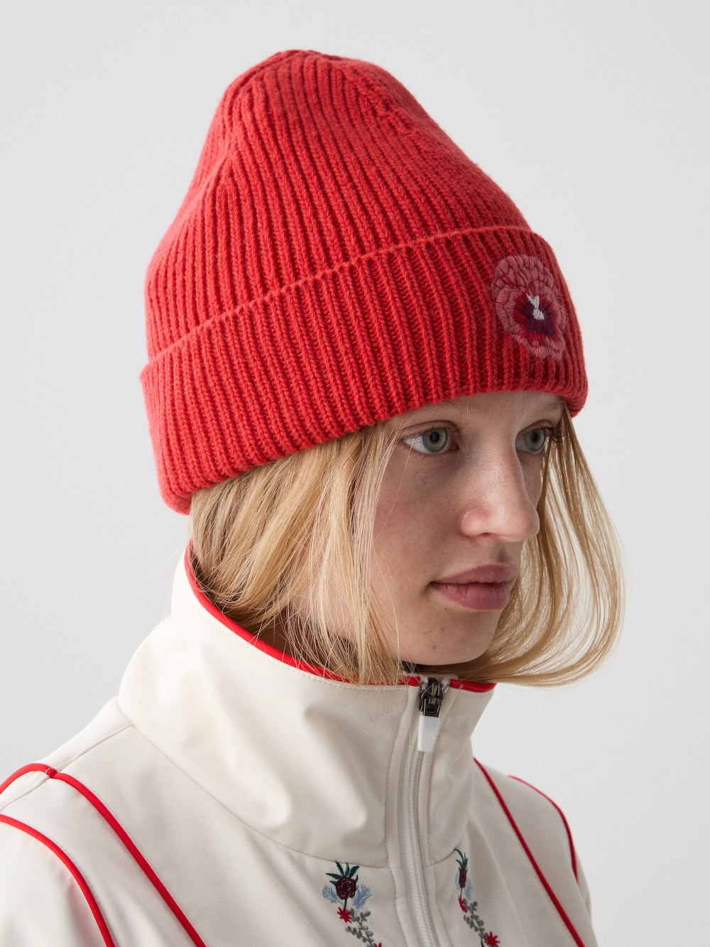 WN x Markarian Hat in Red