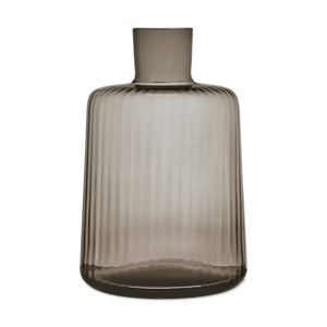 Low Carafe Pleat