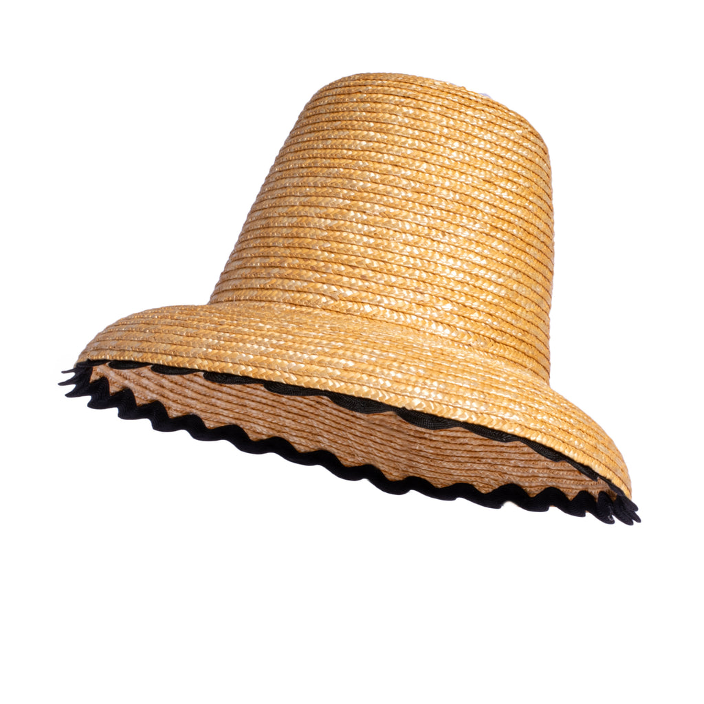 Wavy Hat in Black