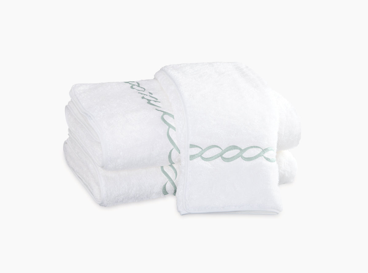 Classic Chain Bath Collection