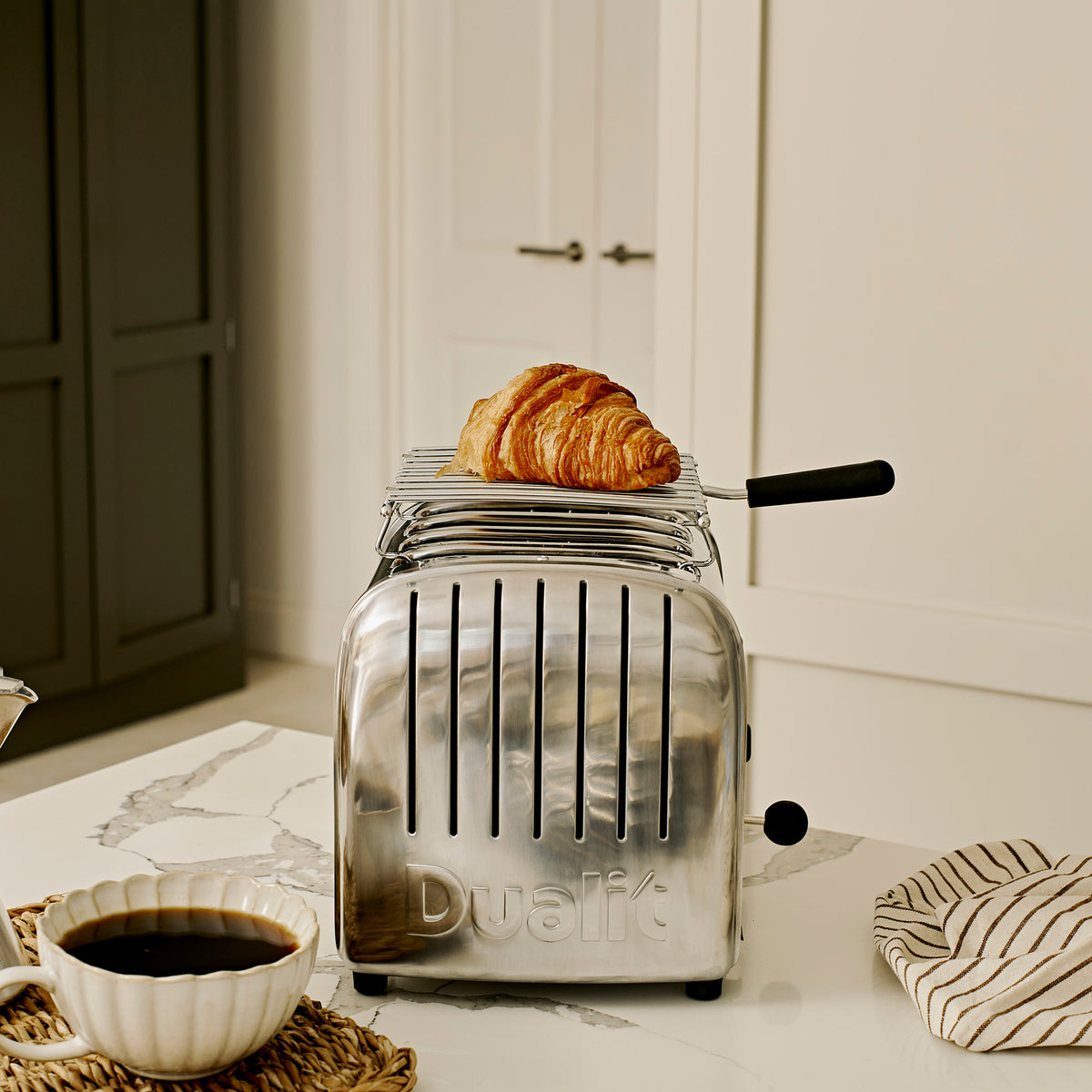 4 Slot Classic Toaster in Polished Chrome