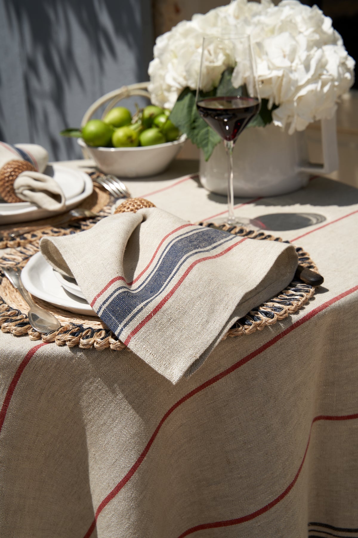Eze 60x60 Tablecloth in Ivory & Red