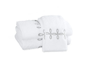 Gordian Knot Bath Towel