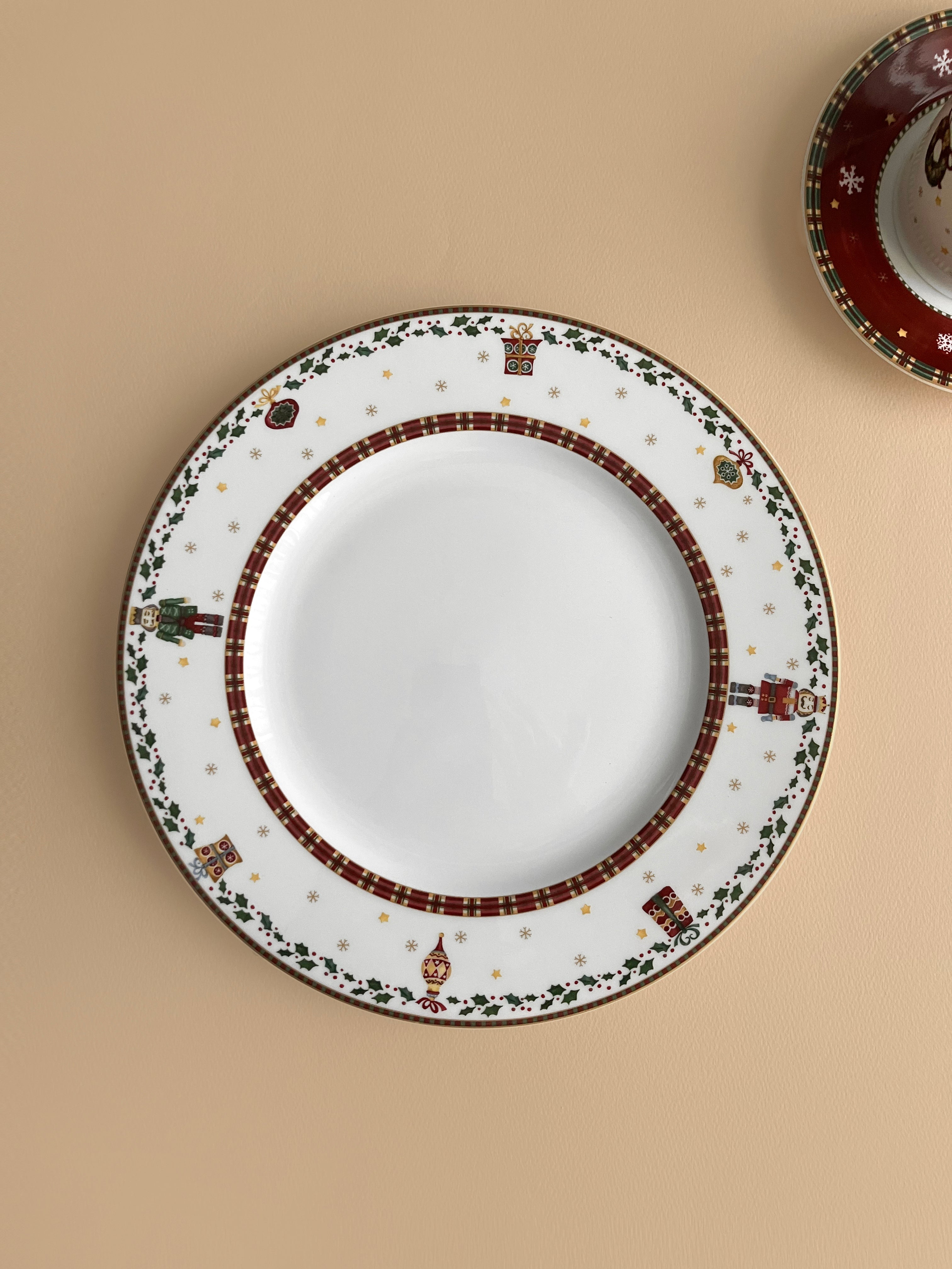 Prouna Nutcracker Dinner Plate Studio Photo