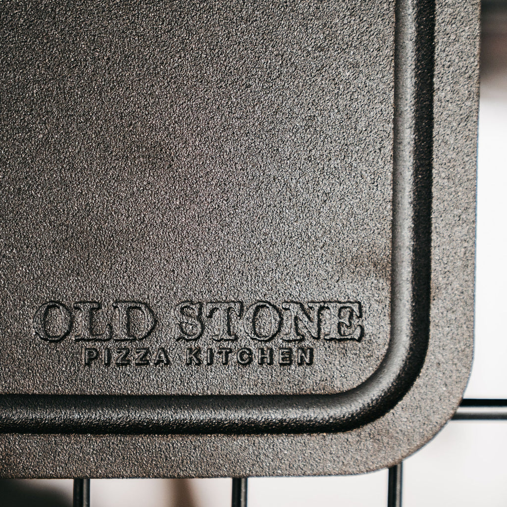 Pizza Steel with Moat in Black