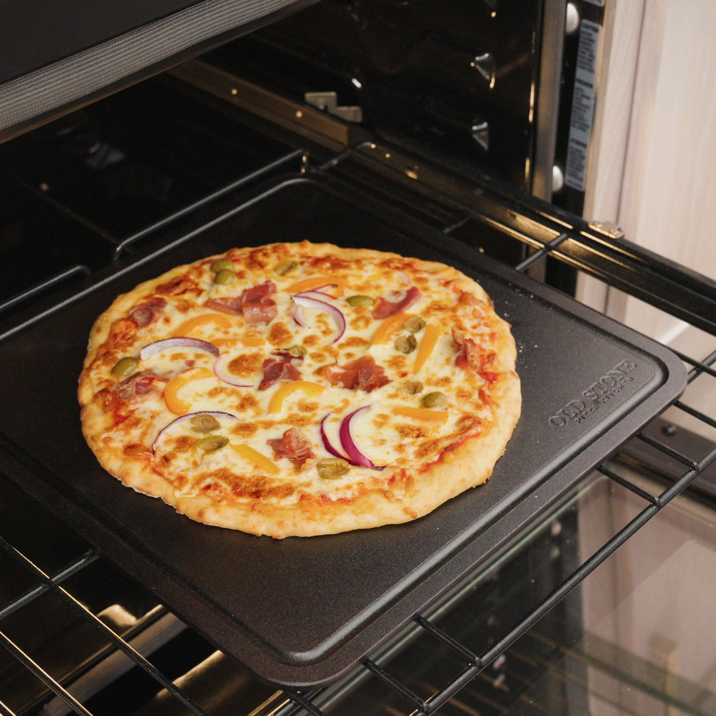 Pizza Steel with Moat in Black