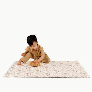 Paris@kid playing on the paris mini mat