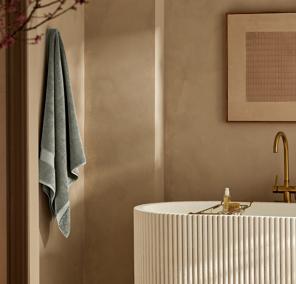 Plush Bath Towel in Juniper