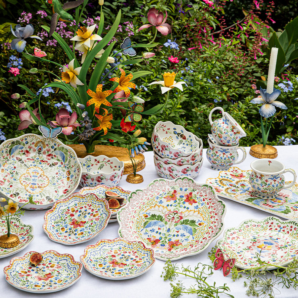 Sofia Place Setting in Multi, Set of 16