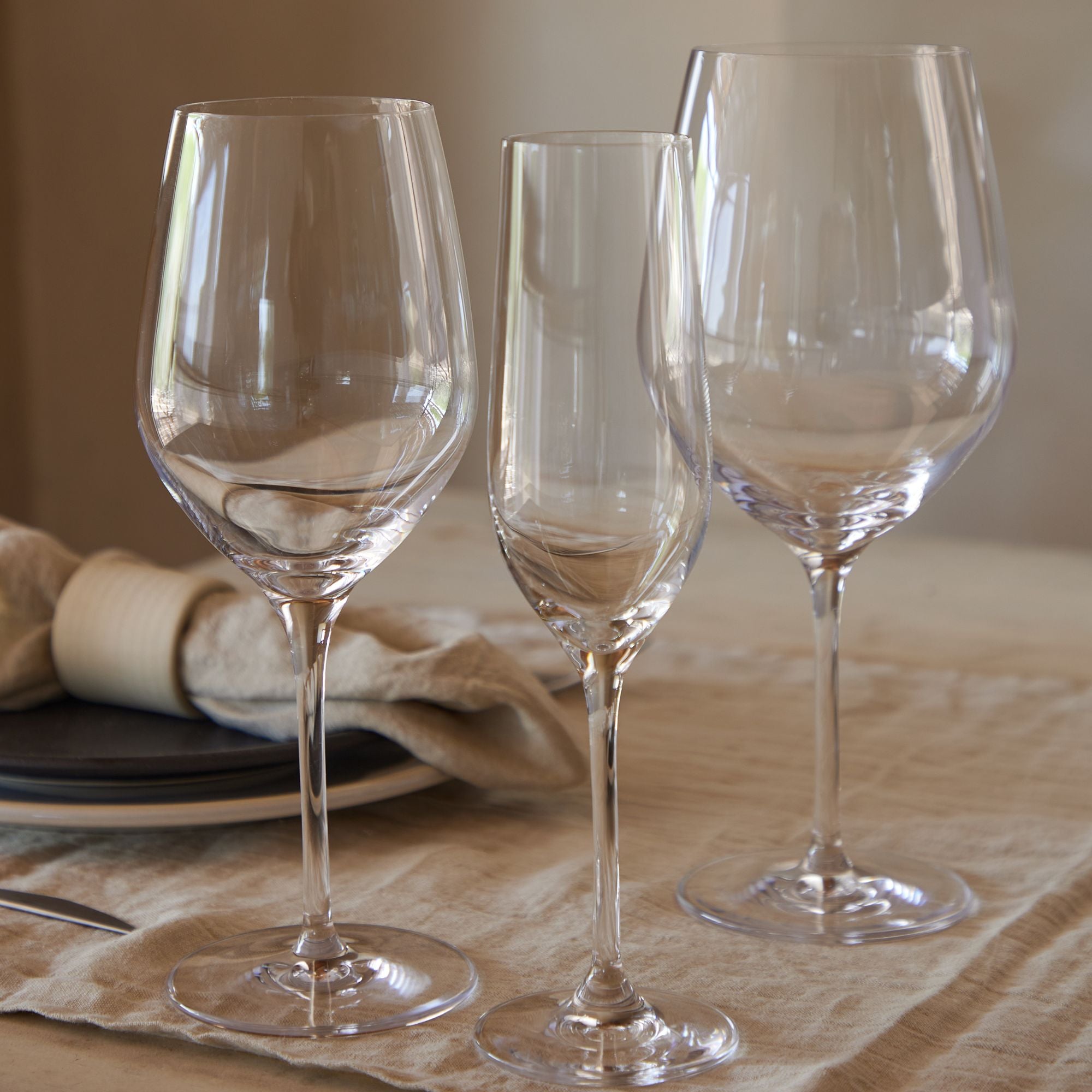 Alice Collection Wine Glasses 13 fl oz in Clear, Set of 6