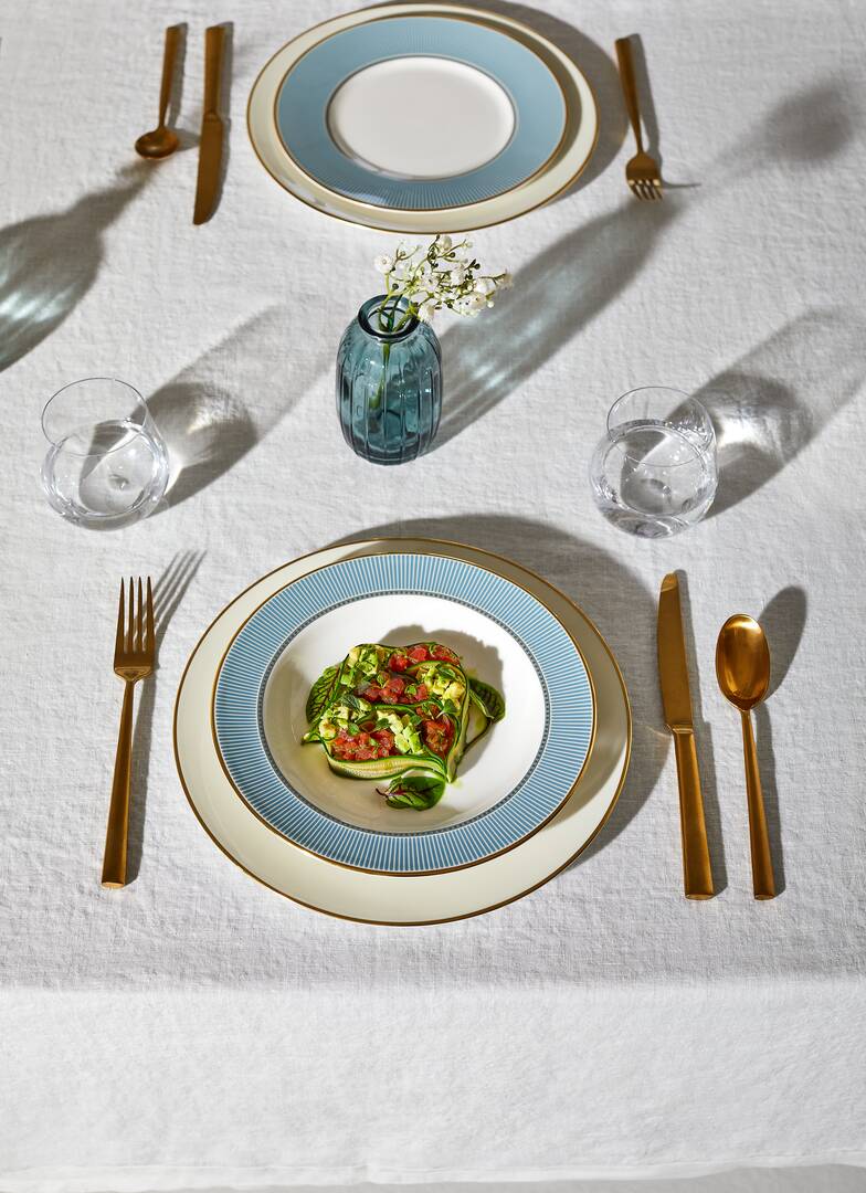 Helia Plate, 8.9"