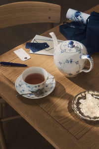 Blue Fluted Plain Tea Pot 1Qt