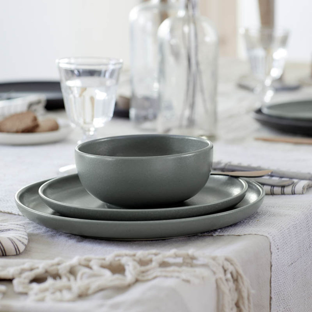 Pacifica Collection Serving Bowl 13" in Artichoke