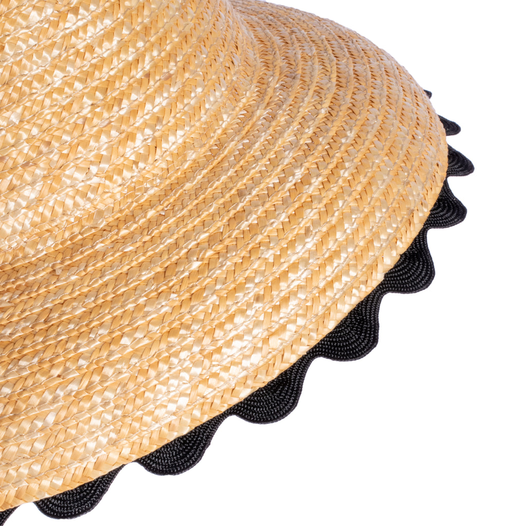 Wavy Hat in Black