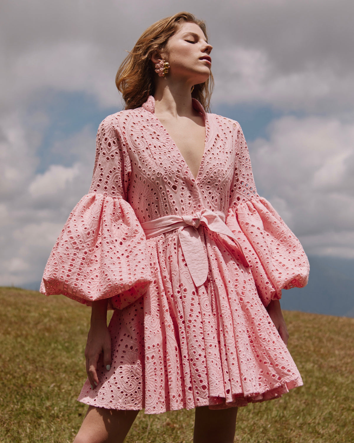 CARTA Y LETRA DRESS EYELET IN PINK EYELET - No Pise La Grama Web