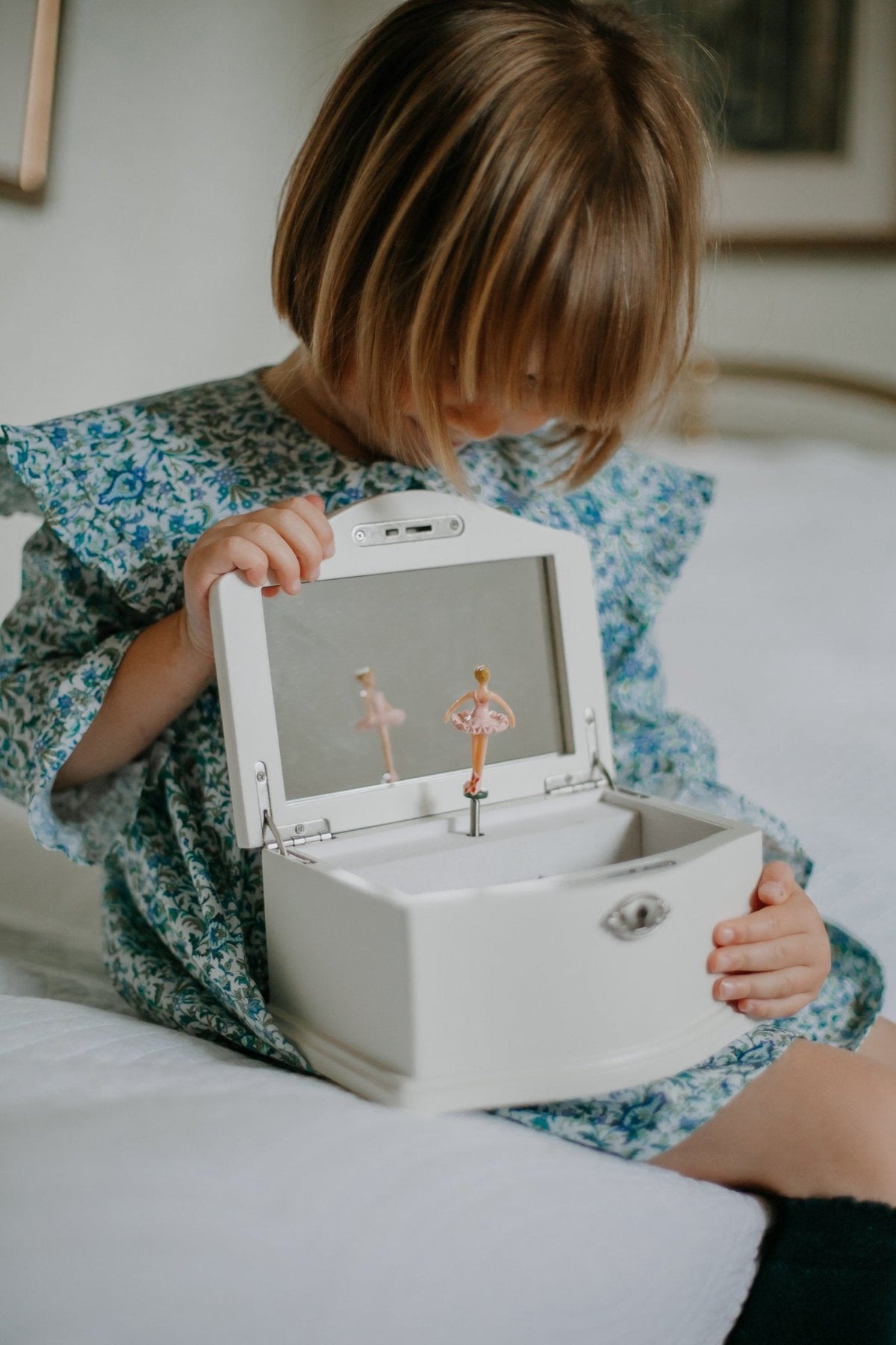 Musical Ballerina Box - Blue Garland - Nells Archdale