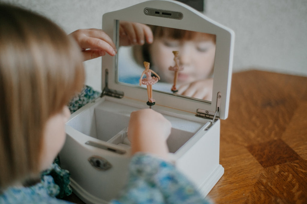 Musical Ballerina Box - Pink Garland - Nells Archdale