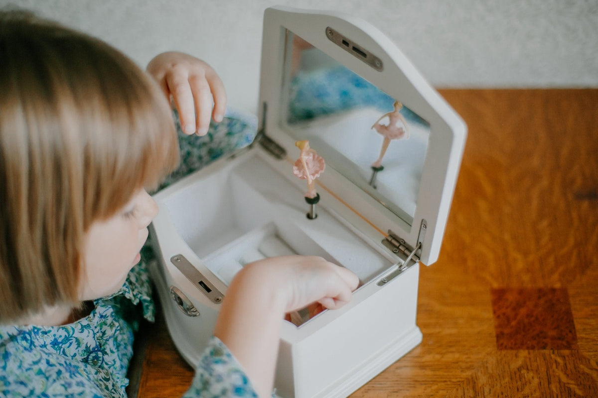 Musical Ballerina Box - Pink Garland - Nells Archdale