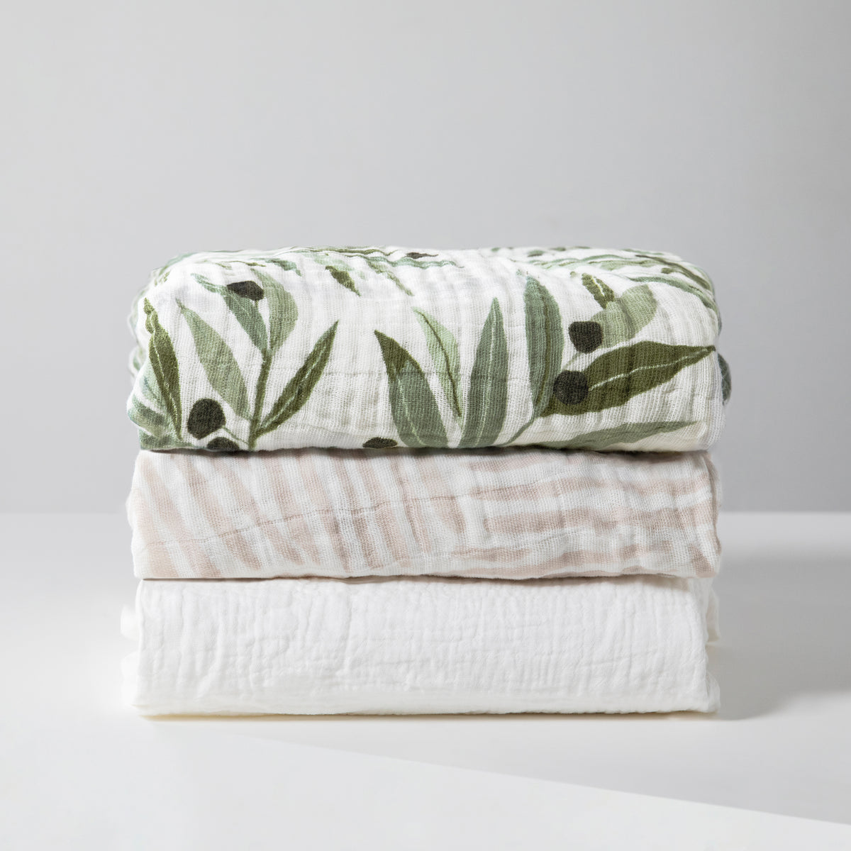 Crib Sheet in GOTS Certified Organic Muslin Cotton in White