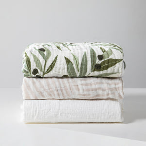 Crib Sheet in GOTS Certified Organic Muslin Cotton in White